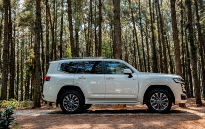 Toyota Land Cruiser 300 lần đầu có bản hybrid tại Việt Nam: Tiết kiệm xăng hơn nhưng vẫn giữ chất off-road
